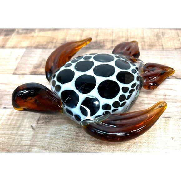 BEAUTIFUL TWO'S COMPANY TURTLE ART GLASS PAPER WEIGHT WITH SPOTTED BACK - Picture 1 of 4